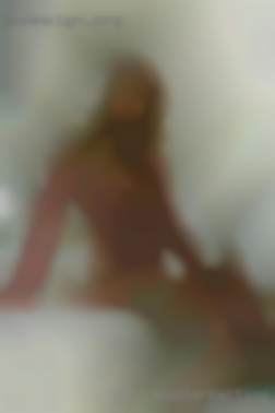 Girl masterbaiting swingers with club chocolate in Varna.